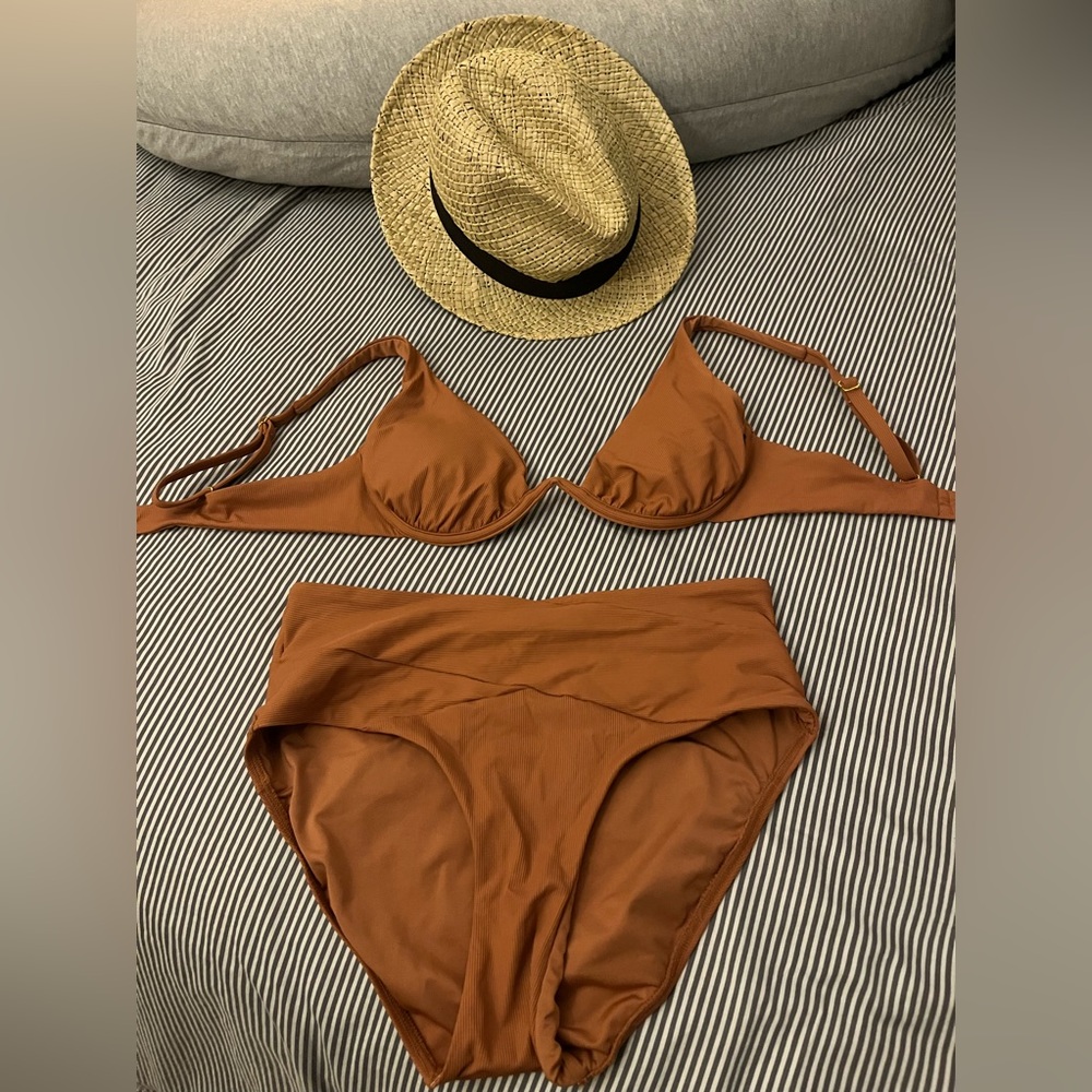 NWOT La Vie en Rose ribbed underwire bikini w/ High Wasted bottoms